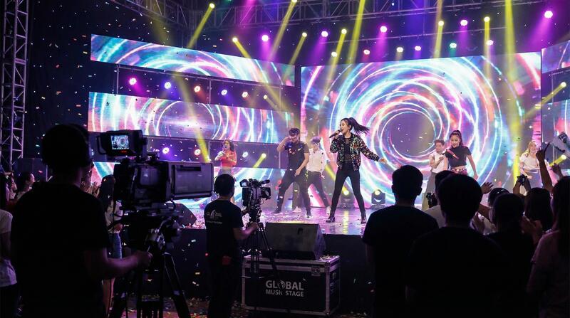 搞机MV拍摄视频：舞台灯光下的音乐梦想